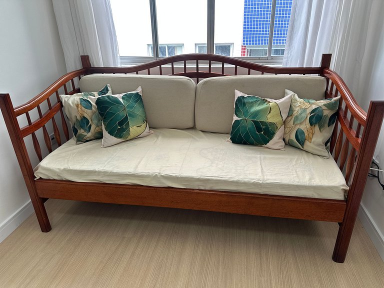 Apto decorado a 1 quadra da praia no Caiçara!