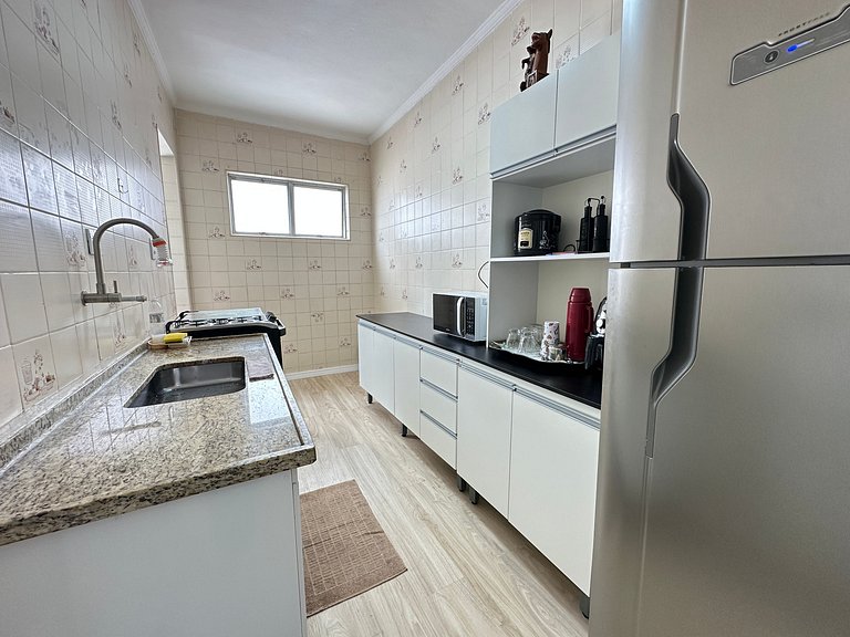 Apto decorado a 1 quadra da praia no Caiçara!