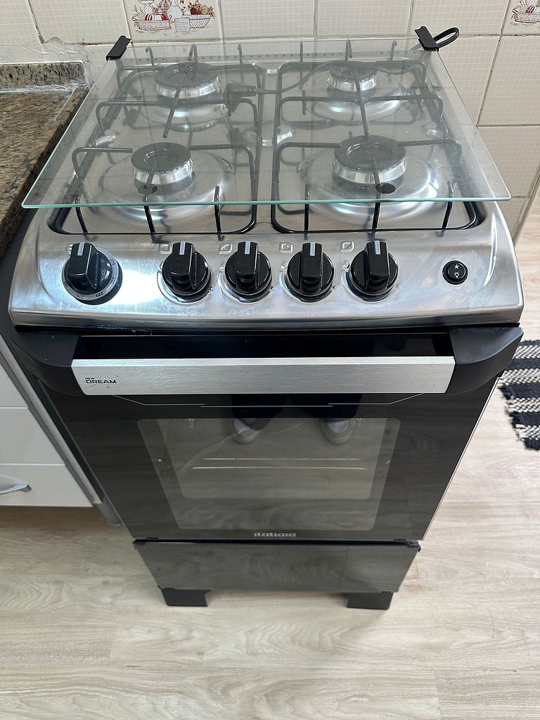 Apto decorado a 1 quadra da praia no Caiçara!