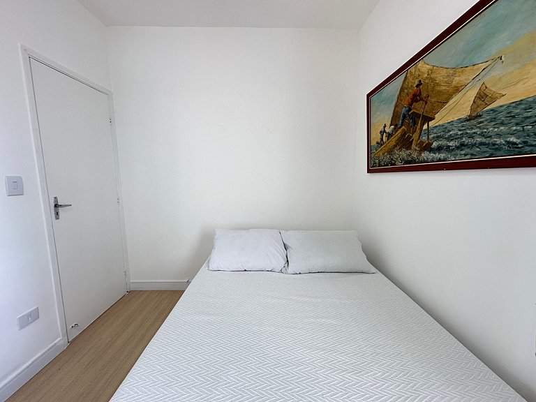 Apto decorado a 1 quadra da praia no Caiçara!