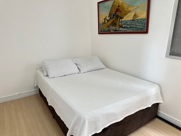 Apto decorado a 1 quadra da praia no Caiçara!