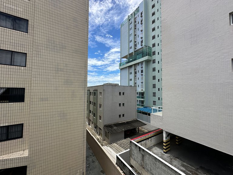 Apto decorado a 1 quadra da praia no Caiçara!