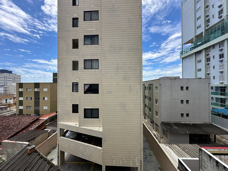 Apto decorado a 1 quadra da praia no Caiçara!