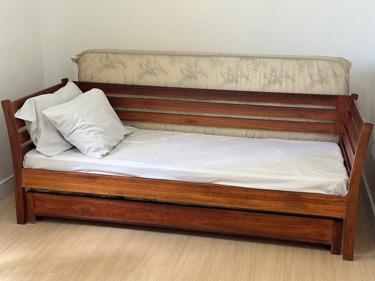 Apto decorado a 1 quadra da praia no Caiçara!