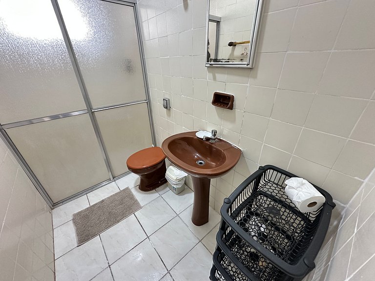 Apto decorado a 1 quadra da praia no Caiçara!