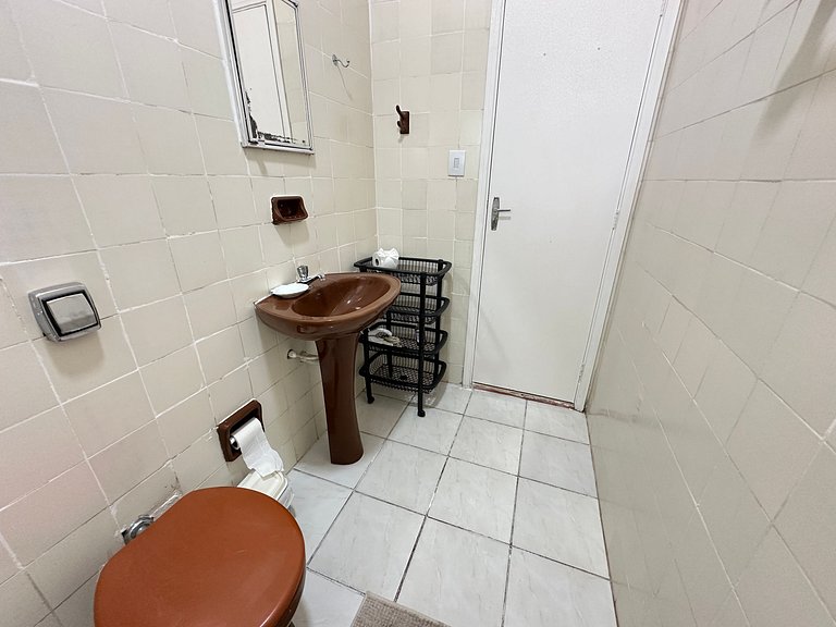 Apto decorado a 1 quadra da praia no Caiçara!