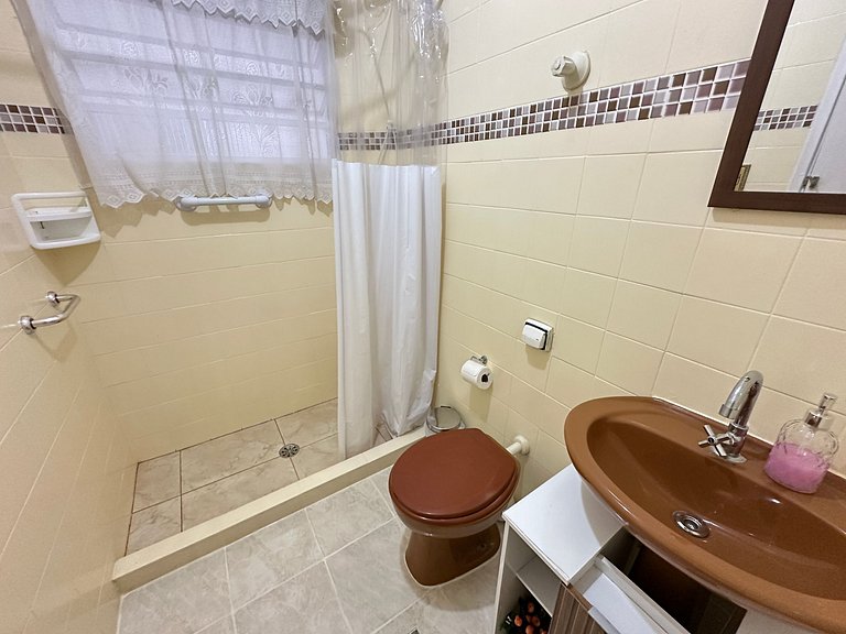 Apto Espaçoso a 300m da Praia da Aviação