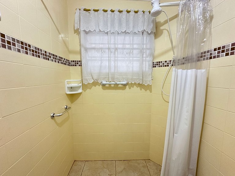 Apto Espaçoso a 300m da Praia da Aviação