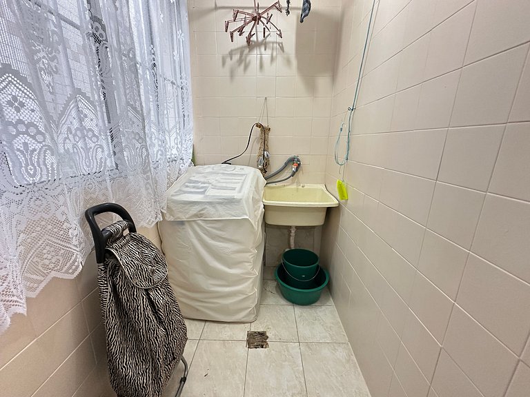 Apto Espaçoso a 300m da Praia da Aviação