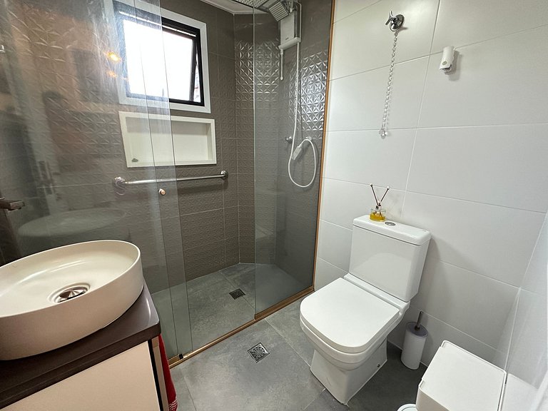 Apto na Guilhermina - Melhor Localização c/ Wi-Fi