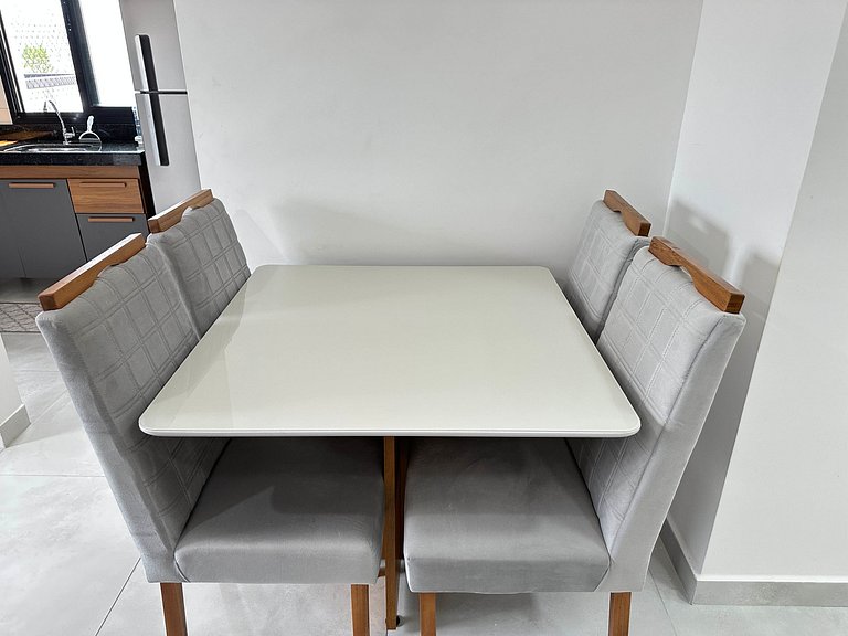 Litoral com Conforto: Vista Mar e Brisa Leve