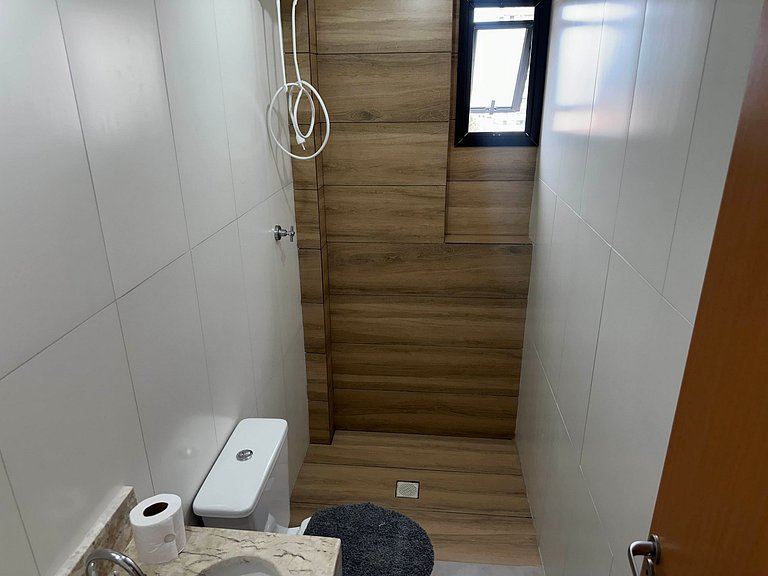 Litoral com Conforto: Vista Mar e Brisa Leve