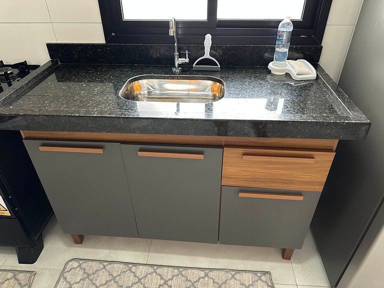 Litoral com Conforto: Vista Mar e Brisa Leve