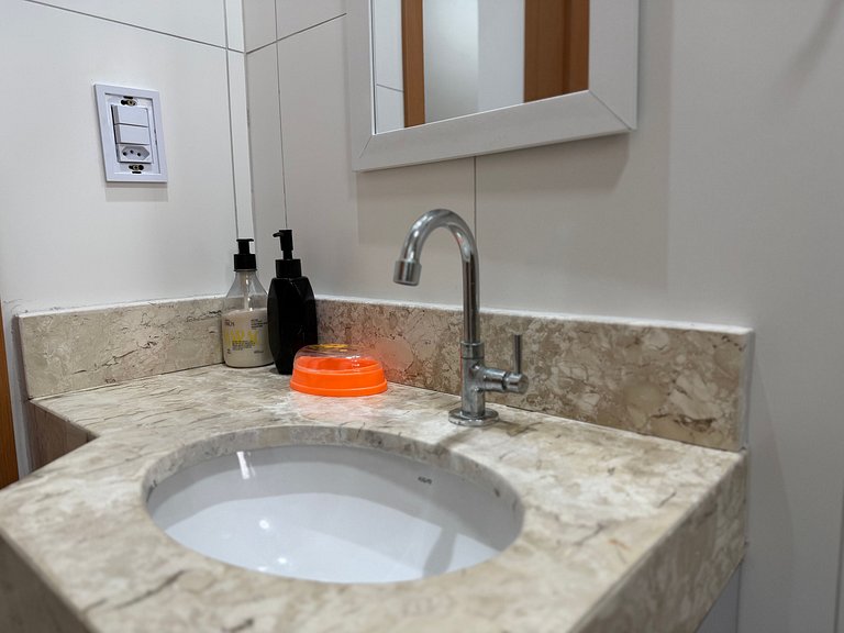 Litoral com Conforto: Vista Mar e Brisa Leve