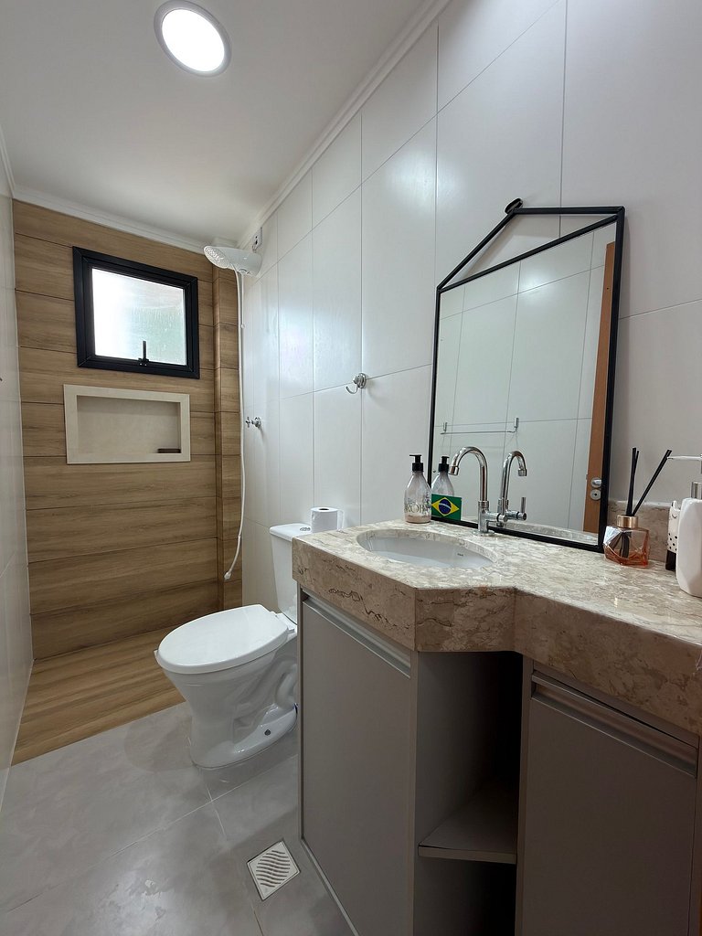 Litoral com Conforto: Vista Mar e Brisa Leve