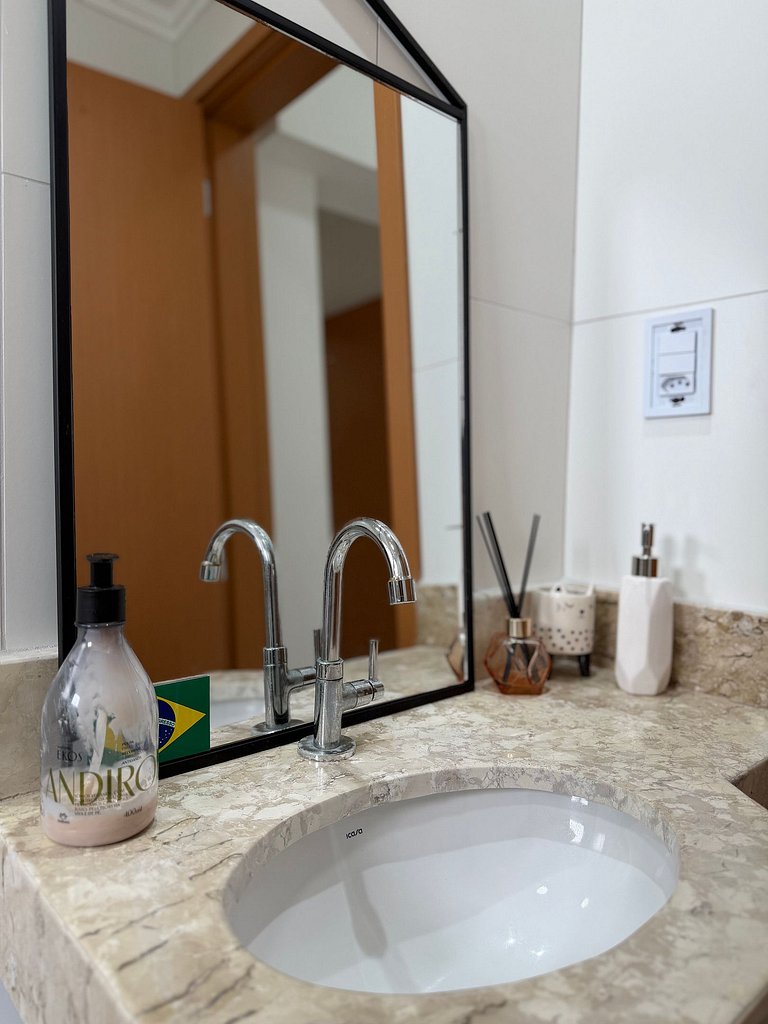 Litoral com Conforto: Vista Mar e Brisa Leve