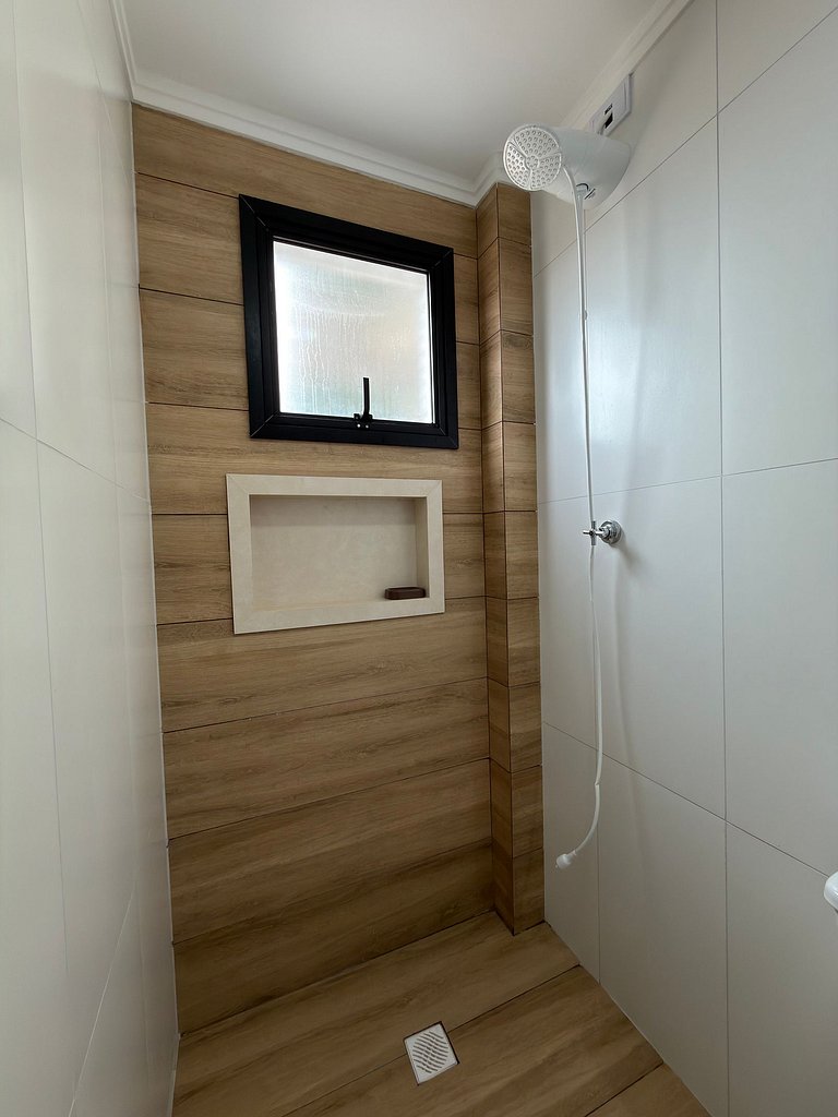 Litoral com Conforto: Vista Mar e Brisa Leve