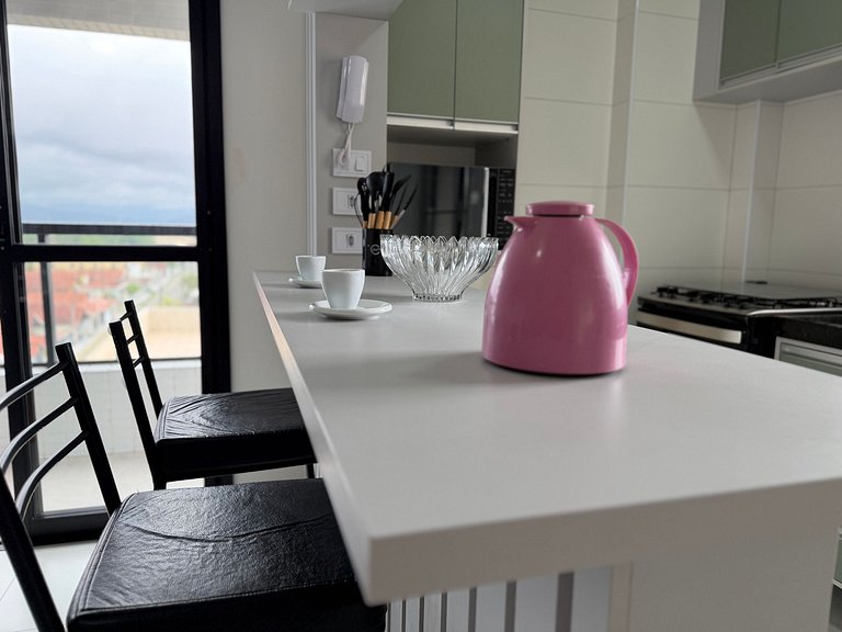 Litoral com Conforto: Vista Mar e Brisa Leve