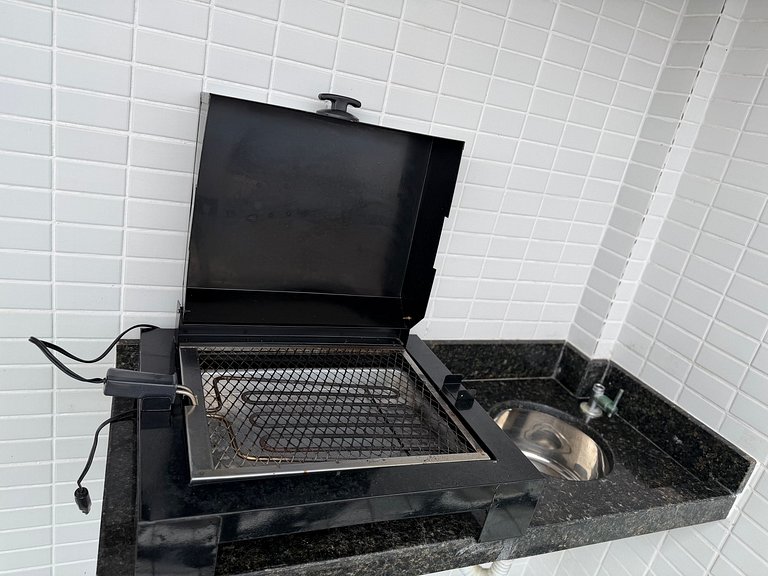 Litoral com Conforto: Vista Mar e Brisa Leve