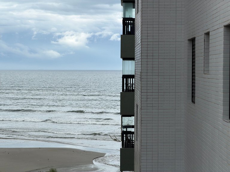 Litoral com Conforto: Vista Mar e Brisa Leve