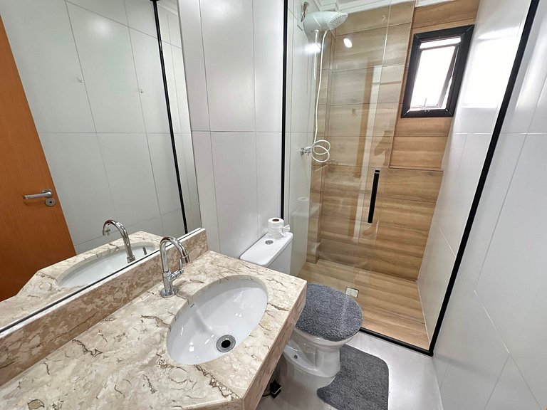 Litoral com Conforto: Vista Mar e Brisa Leve