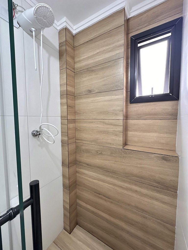 Litoral com Conforto: Vista Mar e Brisa Leve
