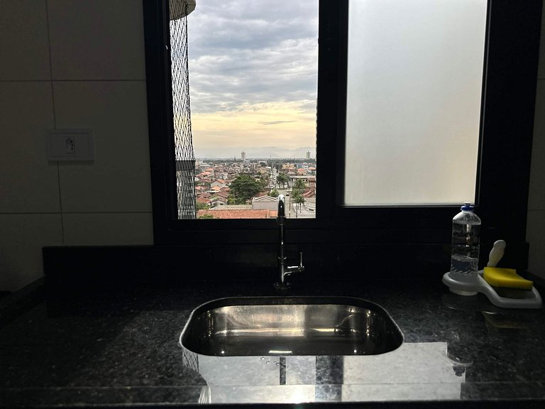 Litoral com Conforto: Vista Mar e Brisa Leve