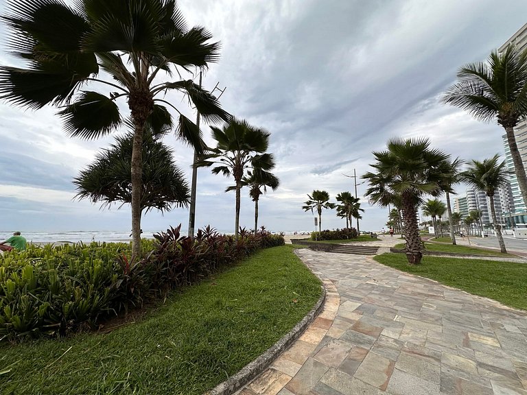 Litoral com Conforto: Vista Mar e Brisa Leve