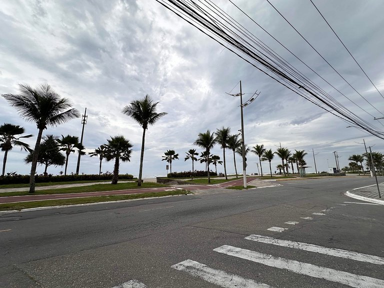 Litoral com Conforto: Vista Mar e Brisa Leve